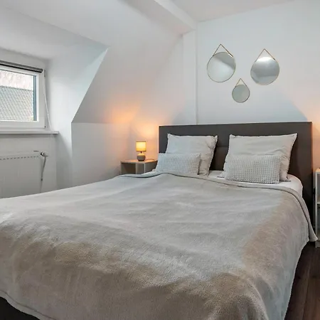 Zur Grenze Apartman *